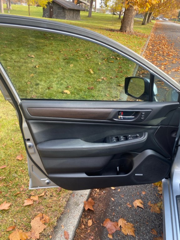 2017 Subaru Legacy Image 8