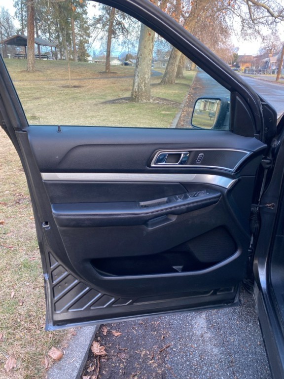 2016 Ford Explorer Image 8