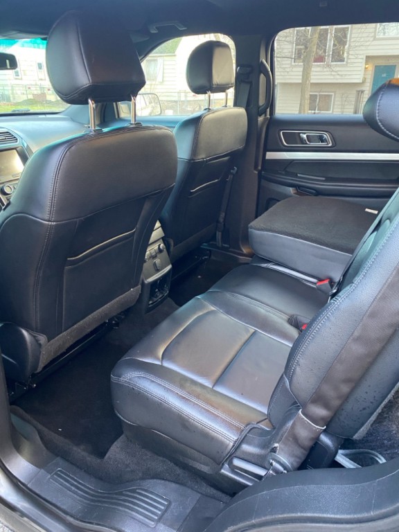 2016 Ford Explorer Image 9