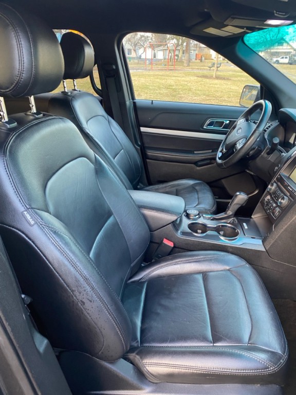 2016 Ford Explorer Image 16