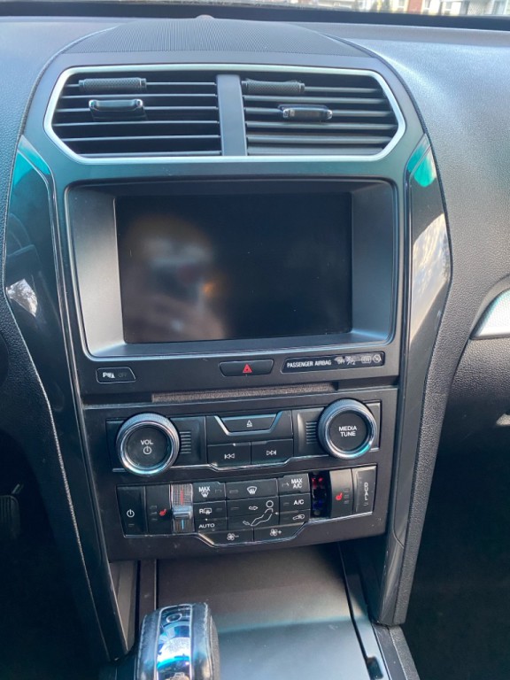 2016 Ford Explorer Image 24