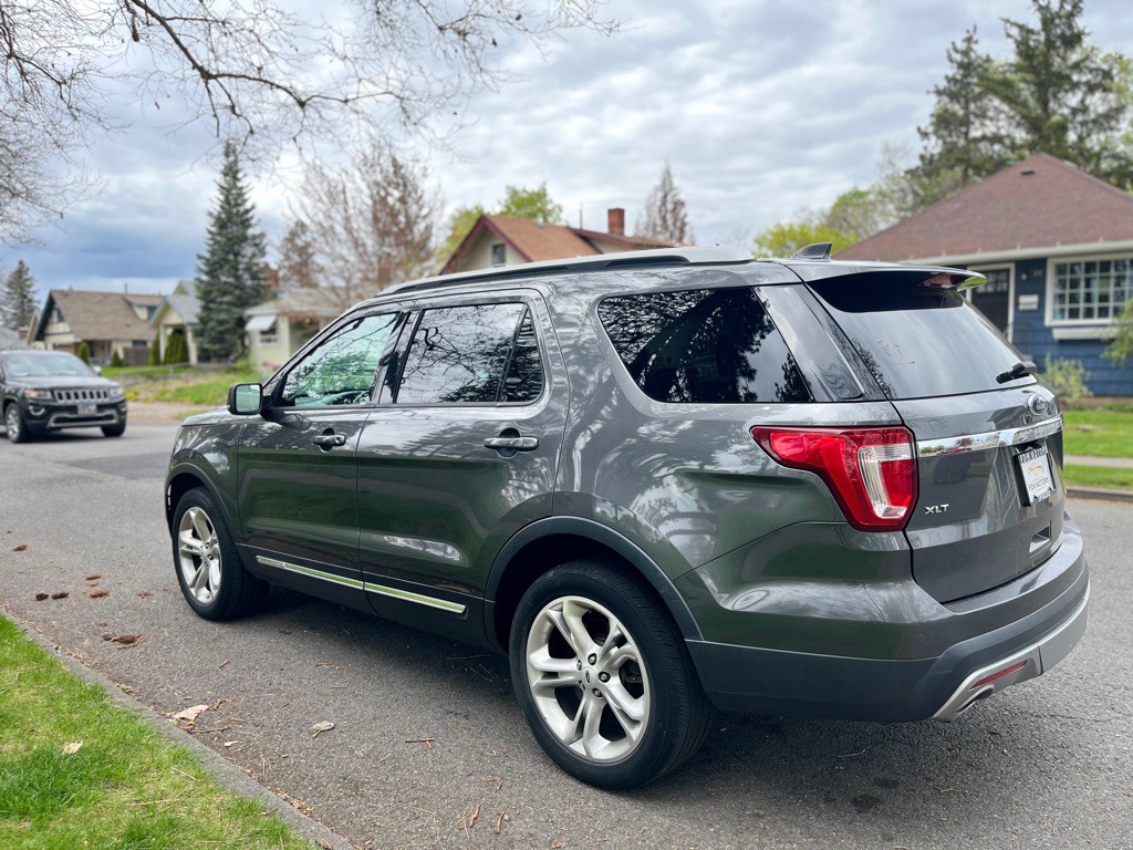 2016 Ford Explorer Image 2