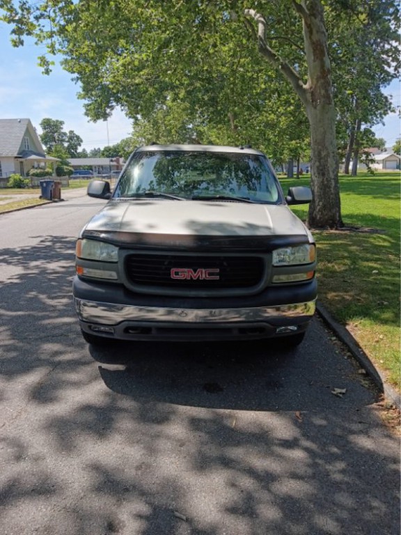 2005 GMC Yukon Image 3