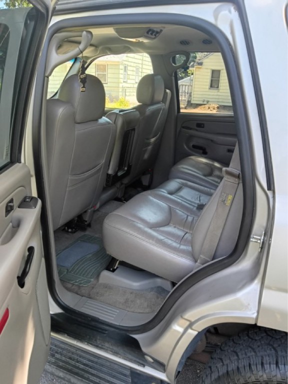 2005 GMC Yukon Image 11