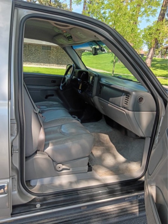 2005 GMC Yukon Image 12