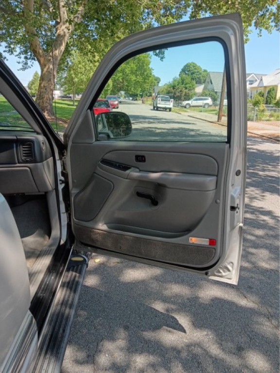 2005 GMC Yukon Image 14