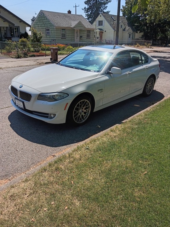 2012 BMW 5 Series Image 2
