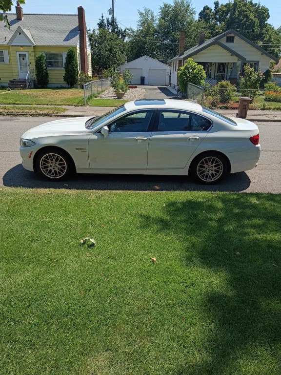 2012 BMW 5 Series Image 12