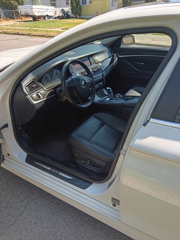 2012 BMW 5 Series Image 13