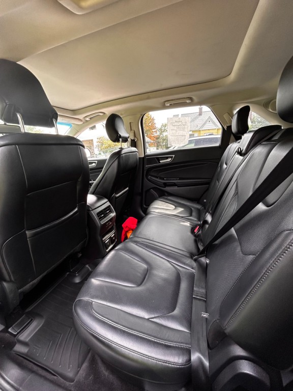 2017 Ford Edge Image 30