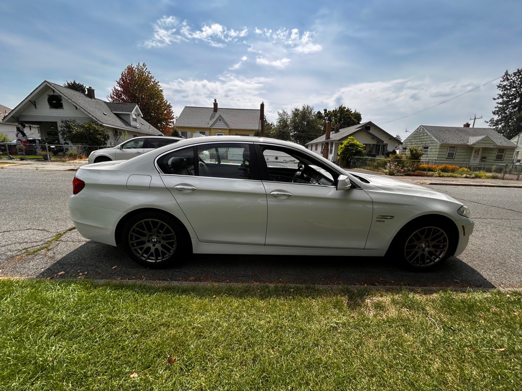 2013 BMW 5 Series Image 2