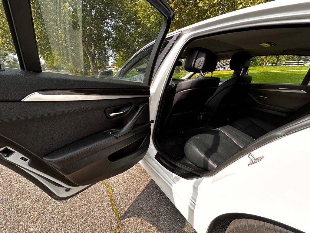 2013 BMW 5 Series Image 5