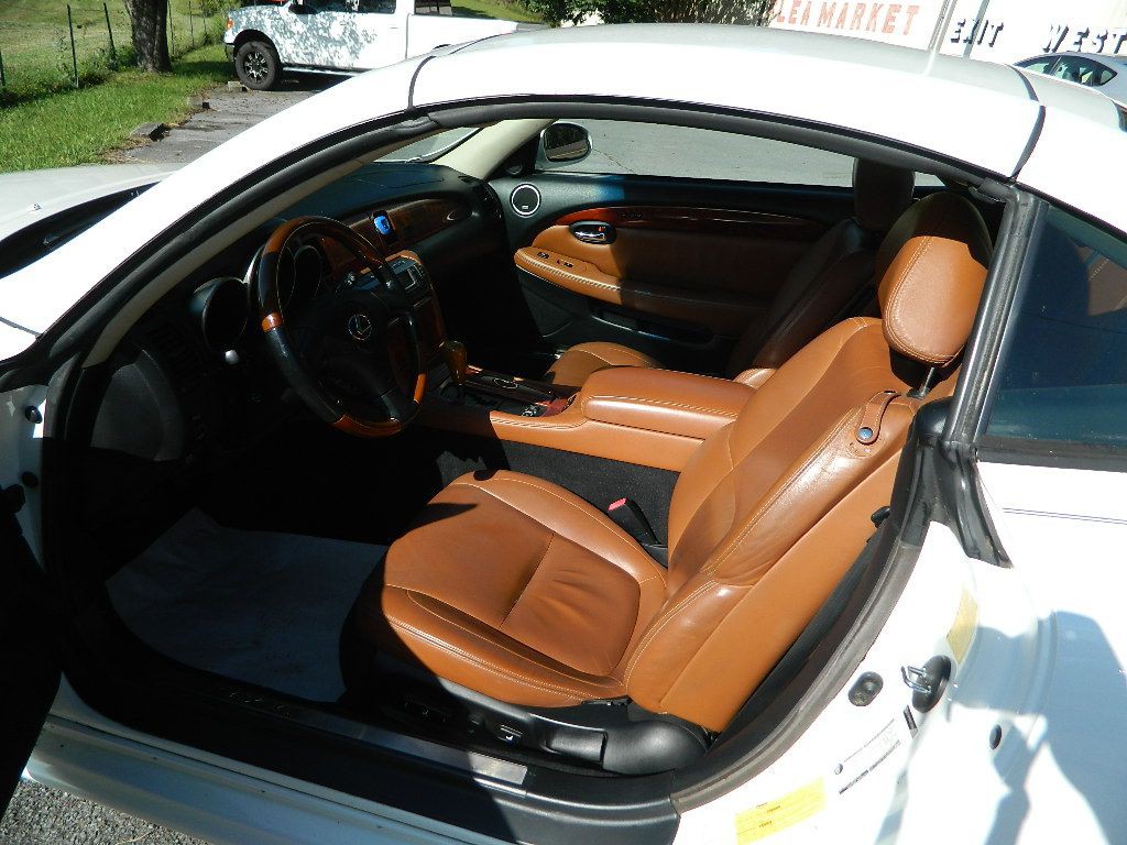 2005 Lexus SC 430 Image 7