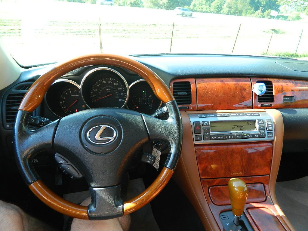 2005 Lexus SC 430 Image 8