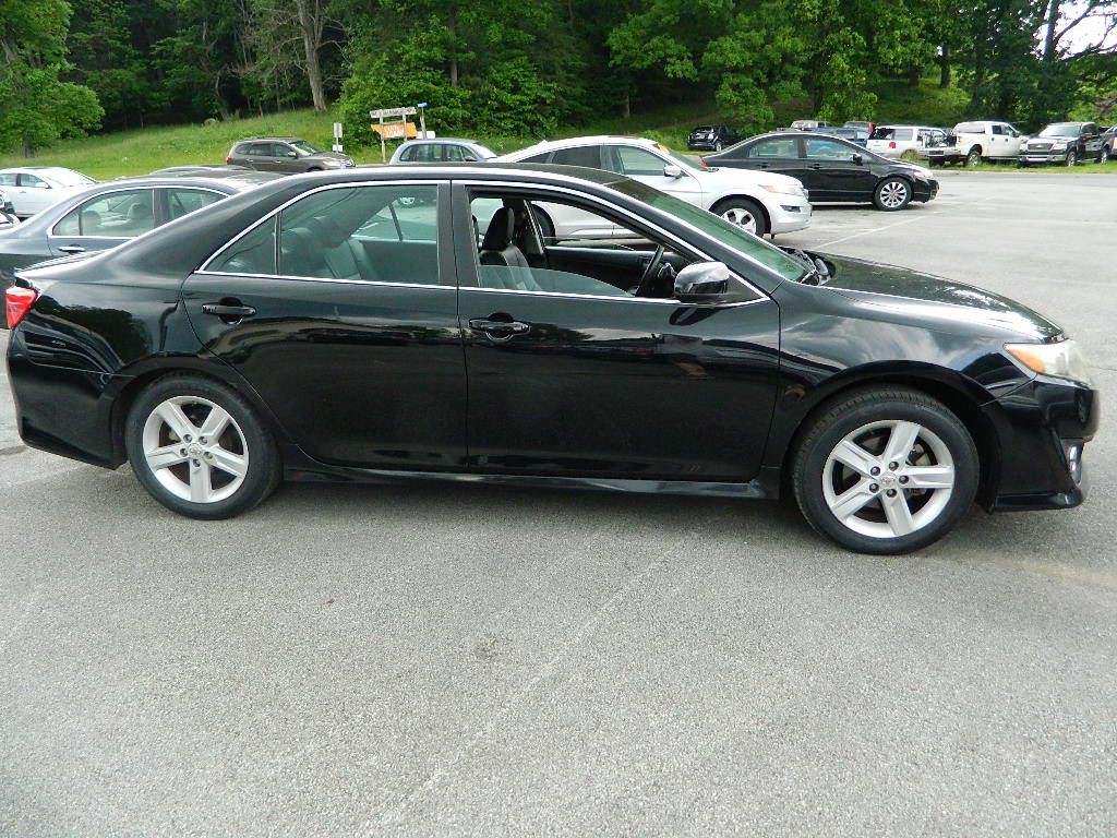 2012 Toyota Camry Image 2