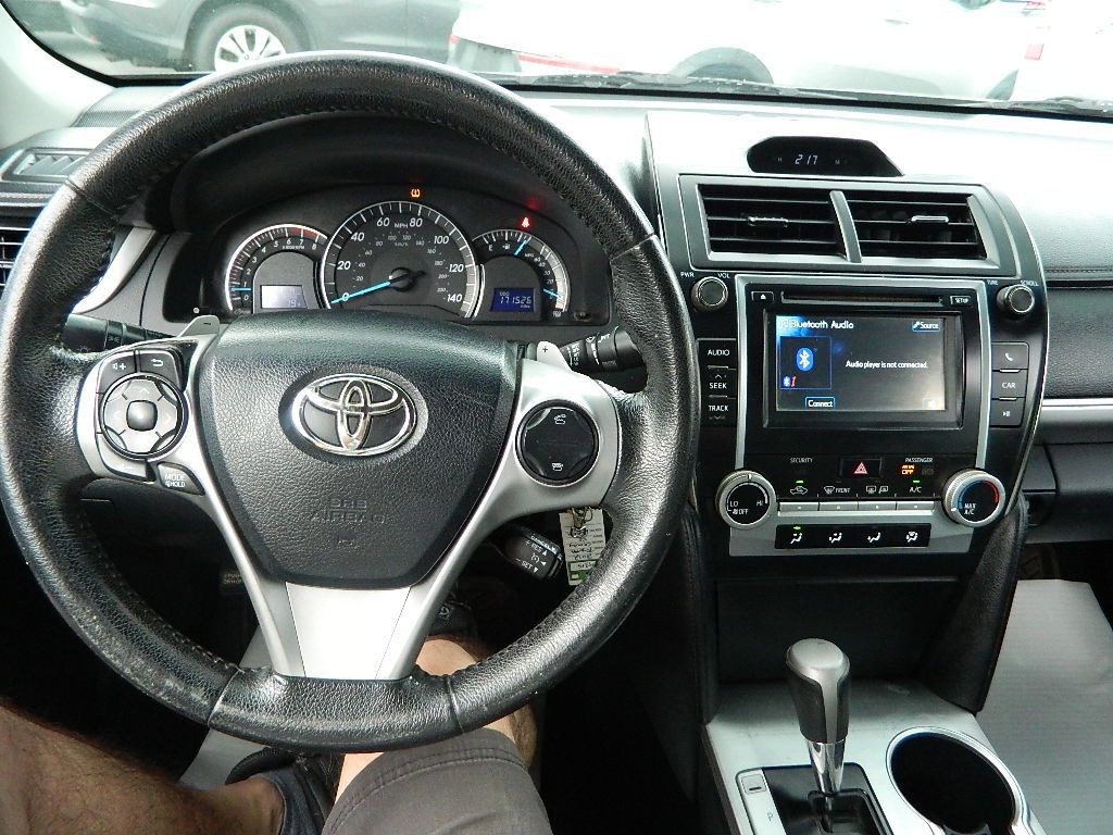 2012 Toyota Camry Image 9