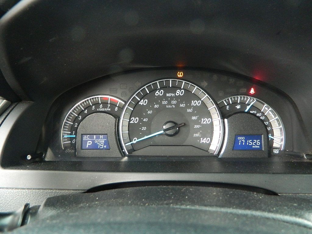2012 Toyota Camry Image 10