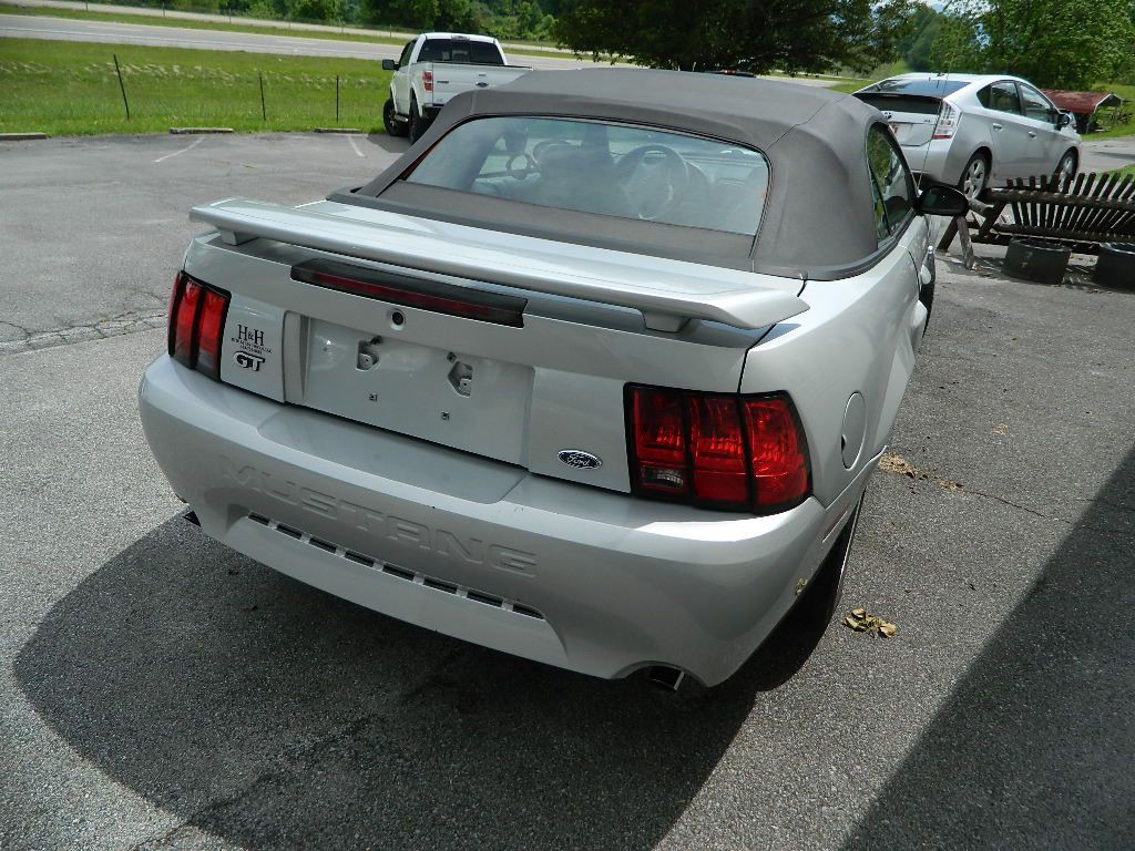 2004 Ford Mustang Image 3