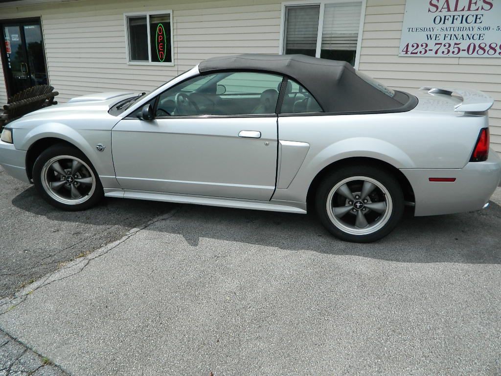 2004 Ford Mustang Image 5