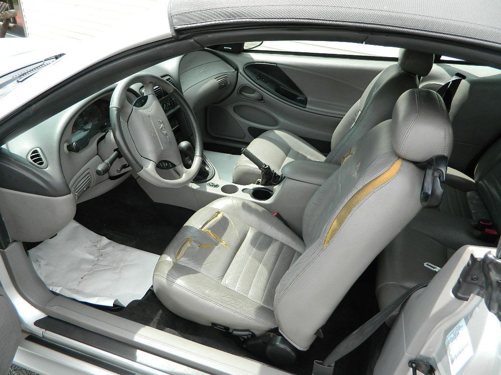 2004 Ford Mustang Image 8