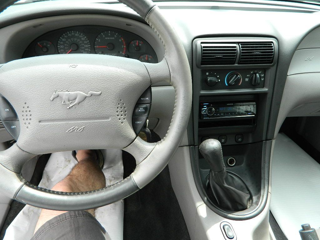 2004 Ford Mustang Image 9