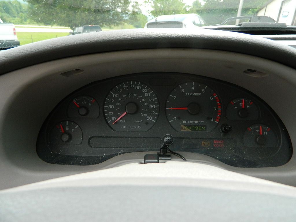2004 Ford Mustang Image 10