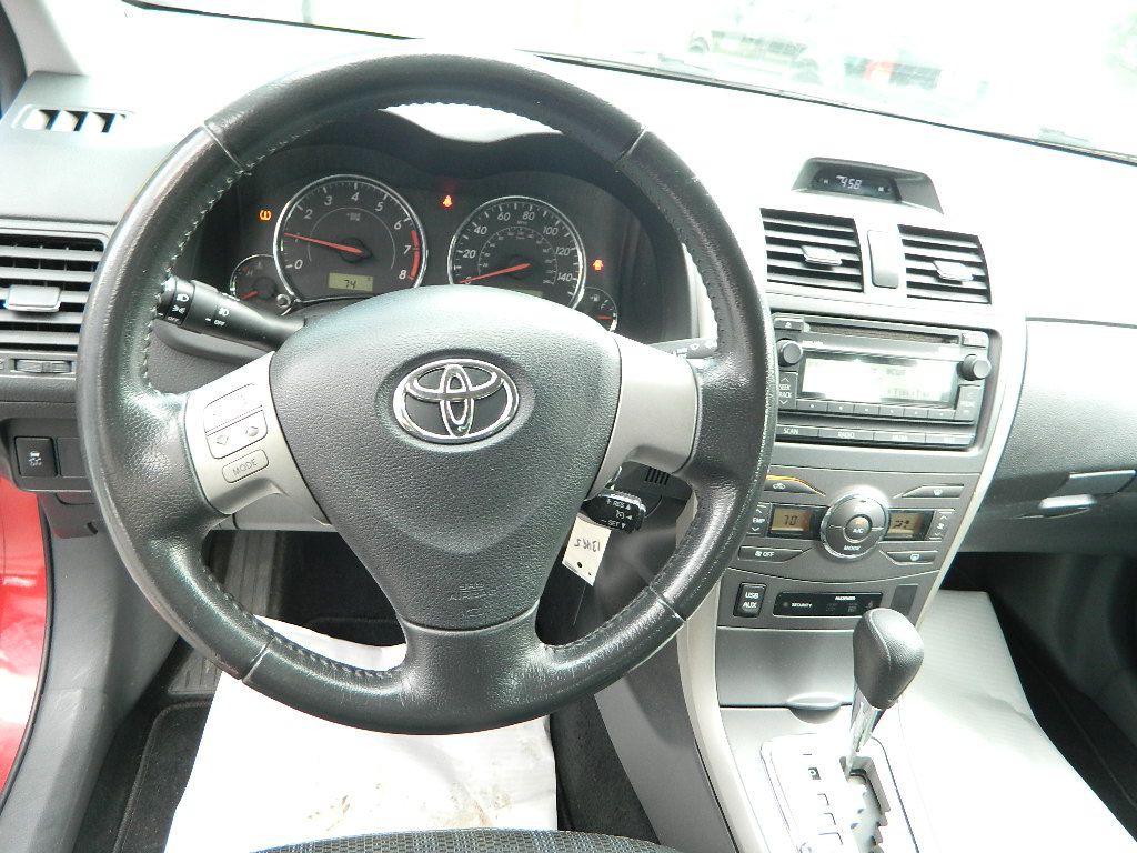 2013 Toyota Corolla Image 12