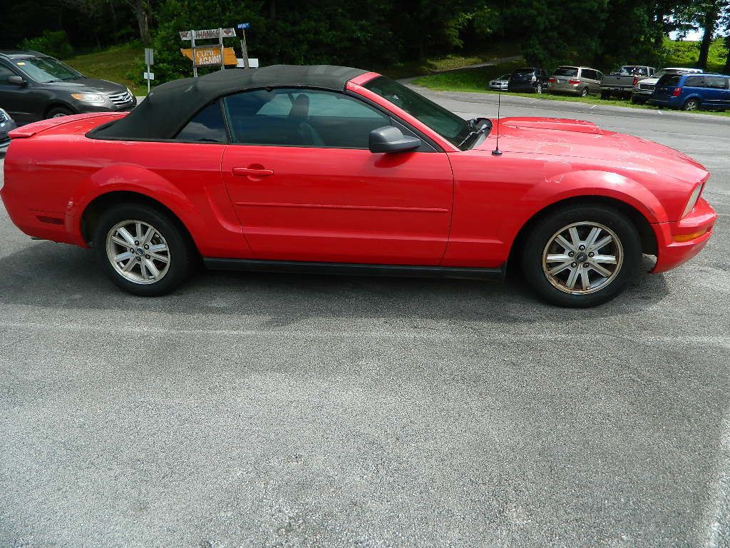2007 Ford Mustang Image 2