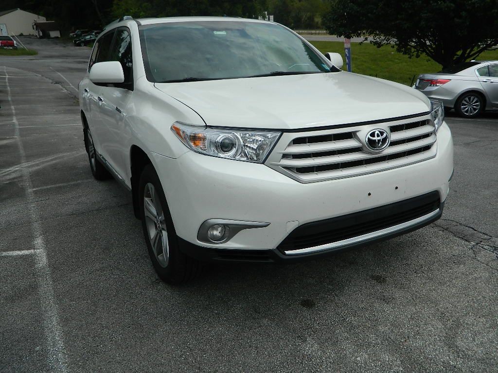 2011 Toyota Highlander Image 1
