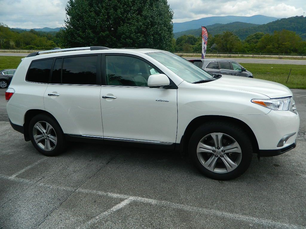 2011 Toyota Highlander Image 2