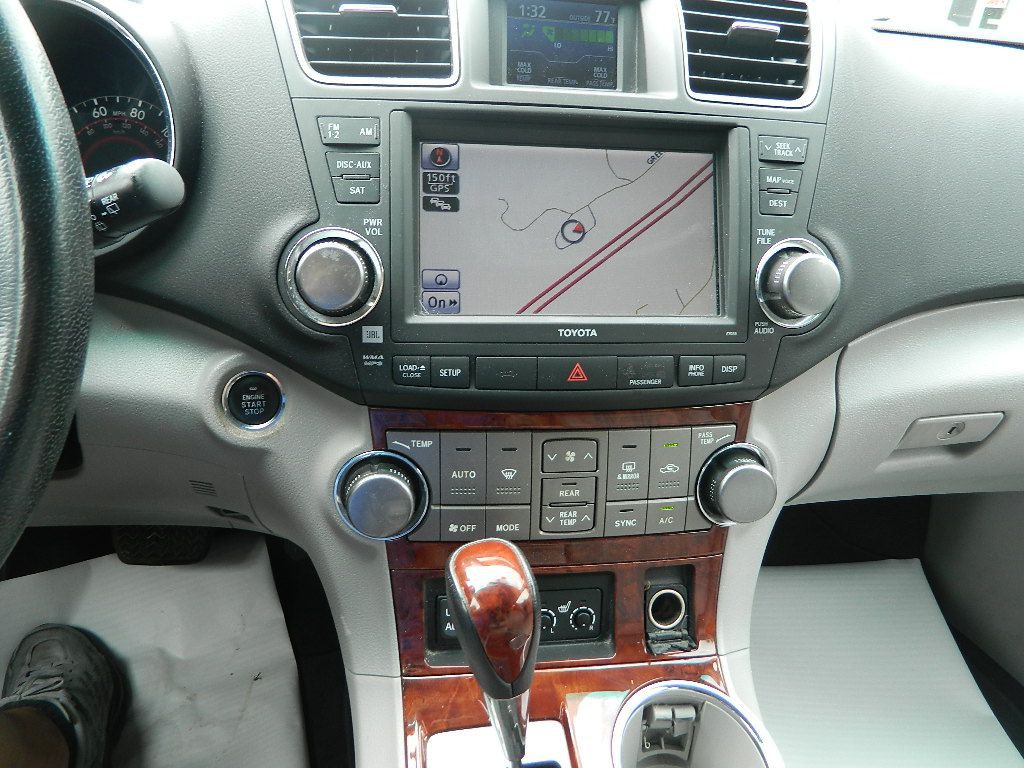 2011 Toyota Highlander Image 12