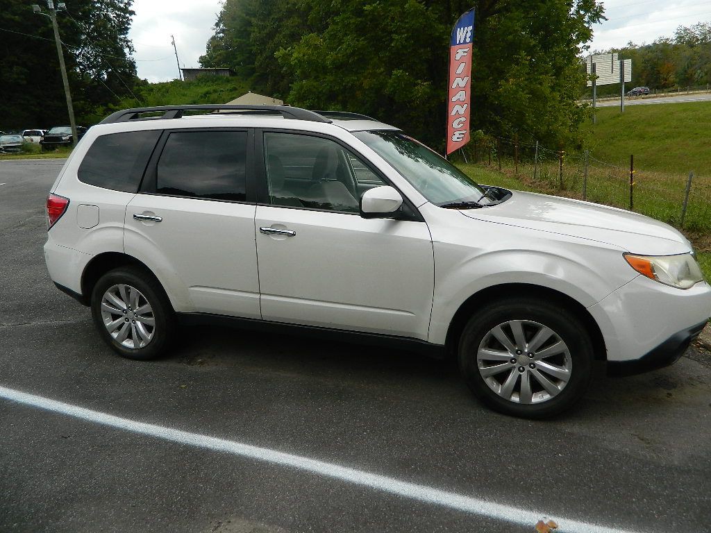 2013 Subaru Forester Image 2
