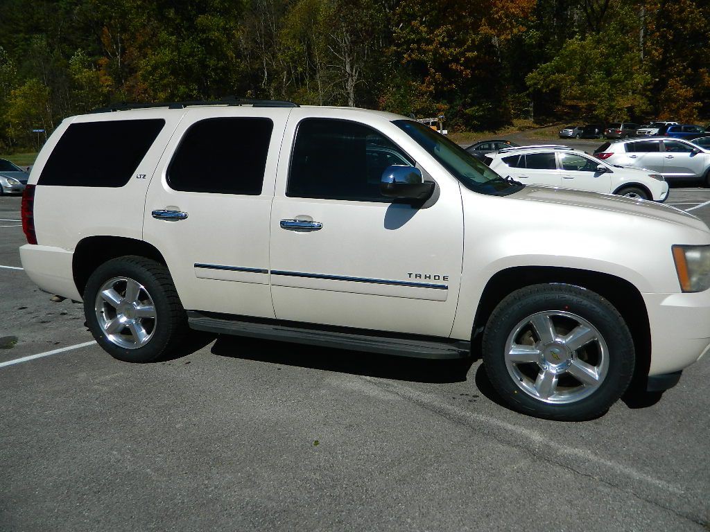 2009 Chevrolet Tahoe Image 2
