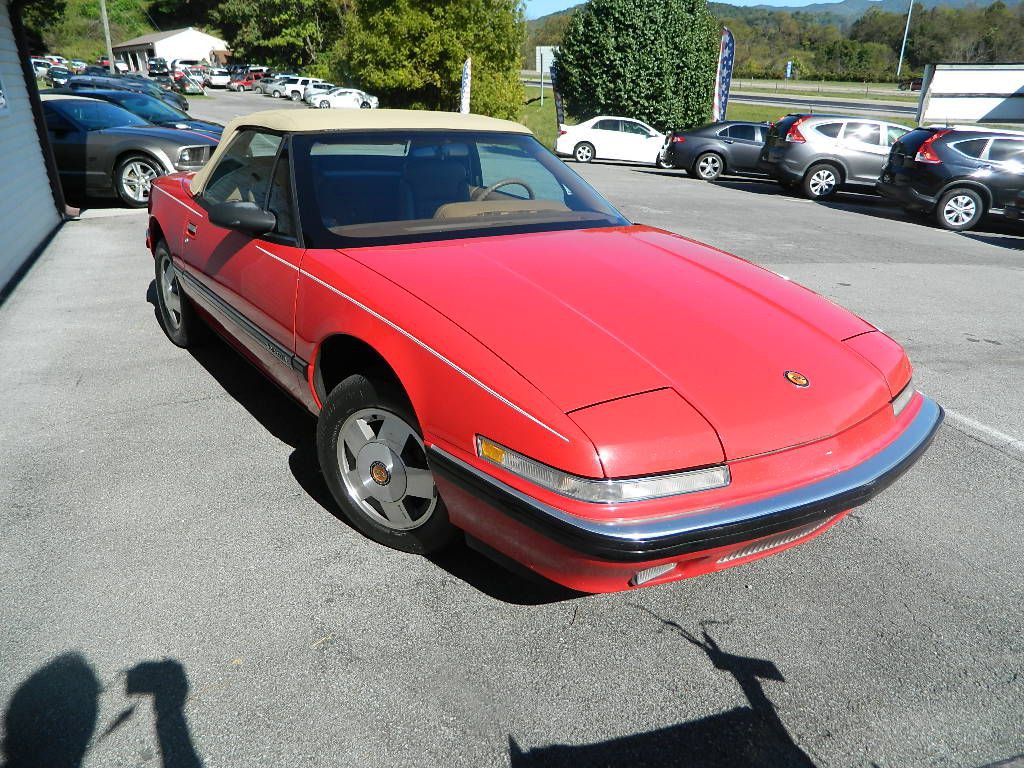 1990 Buick Reatta Image 1