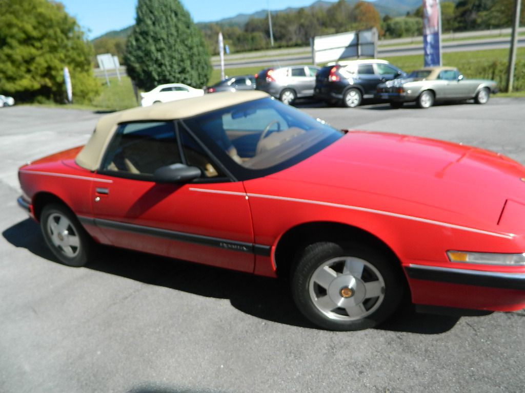 1990 Buick Reatta Image 2