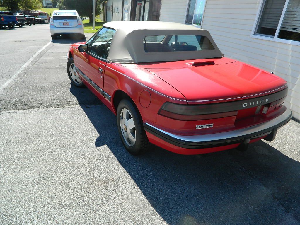 1990 Buick Reatta Image 4