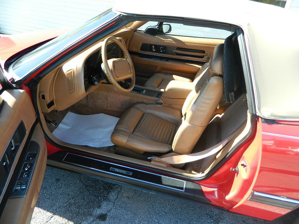 1990 Buick Reatta Image 7