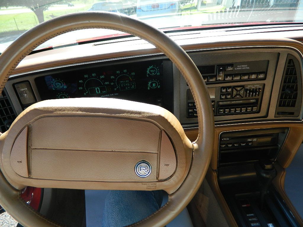 1990 Buick Reatta Image 8