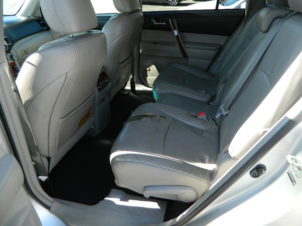 2013 Toyota Highlander Image 10