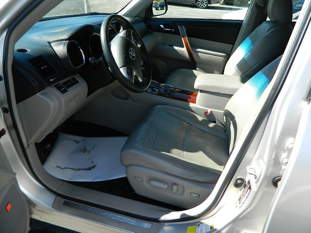2013 Toyota Highlander Image 12