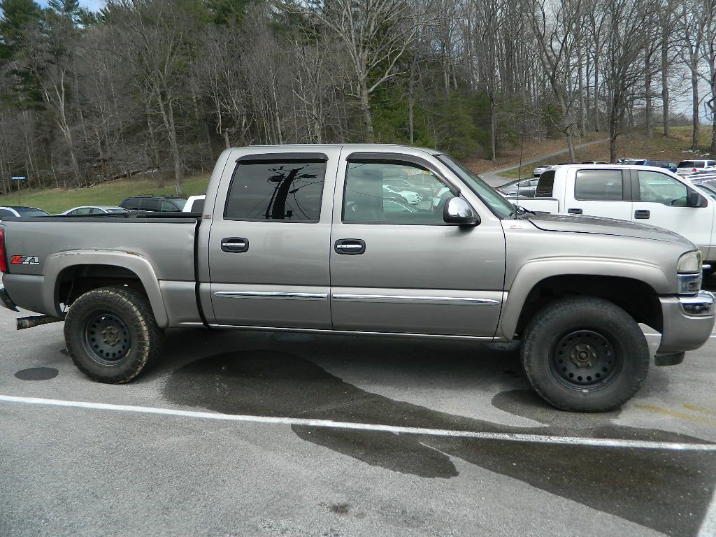2007 GMC Sierra Image 2