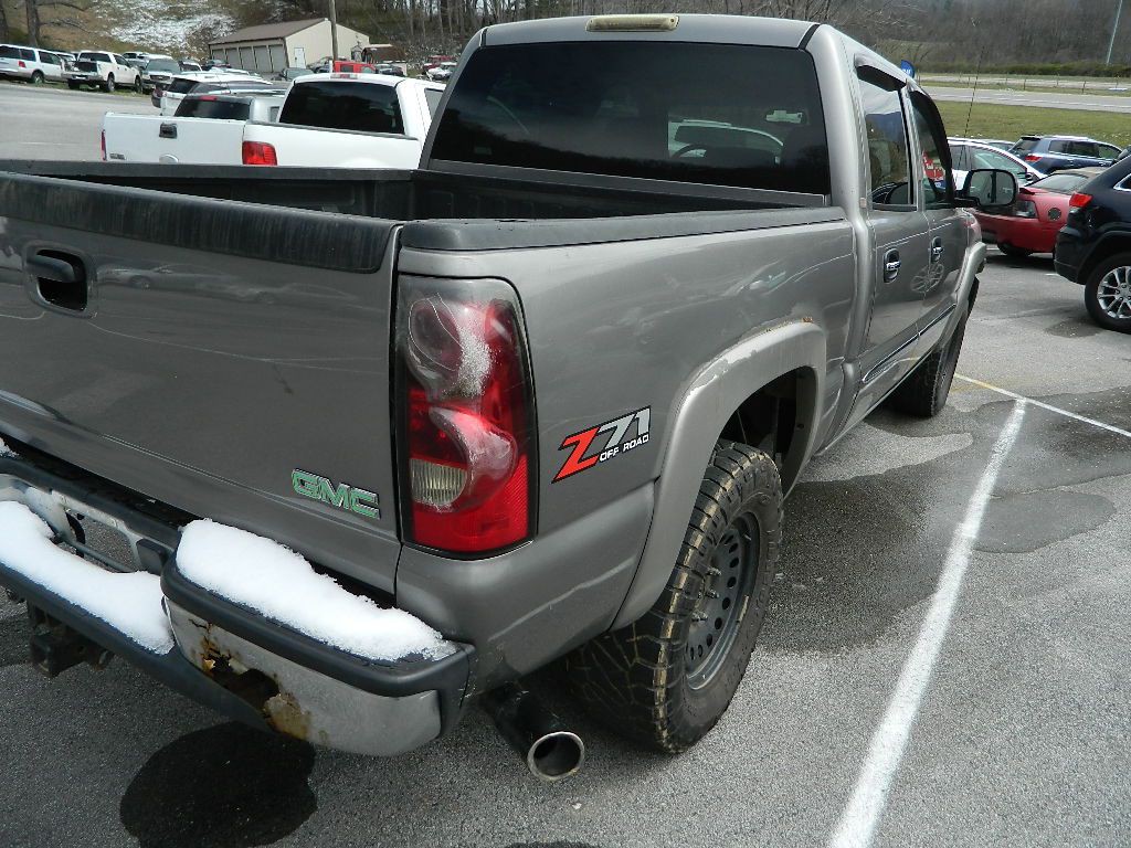 2007 GMC Sierra Image 3