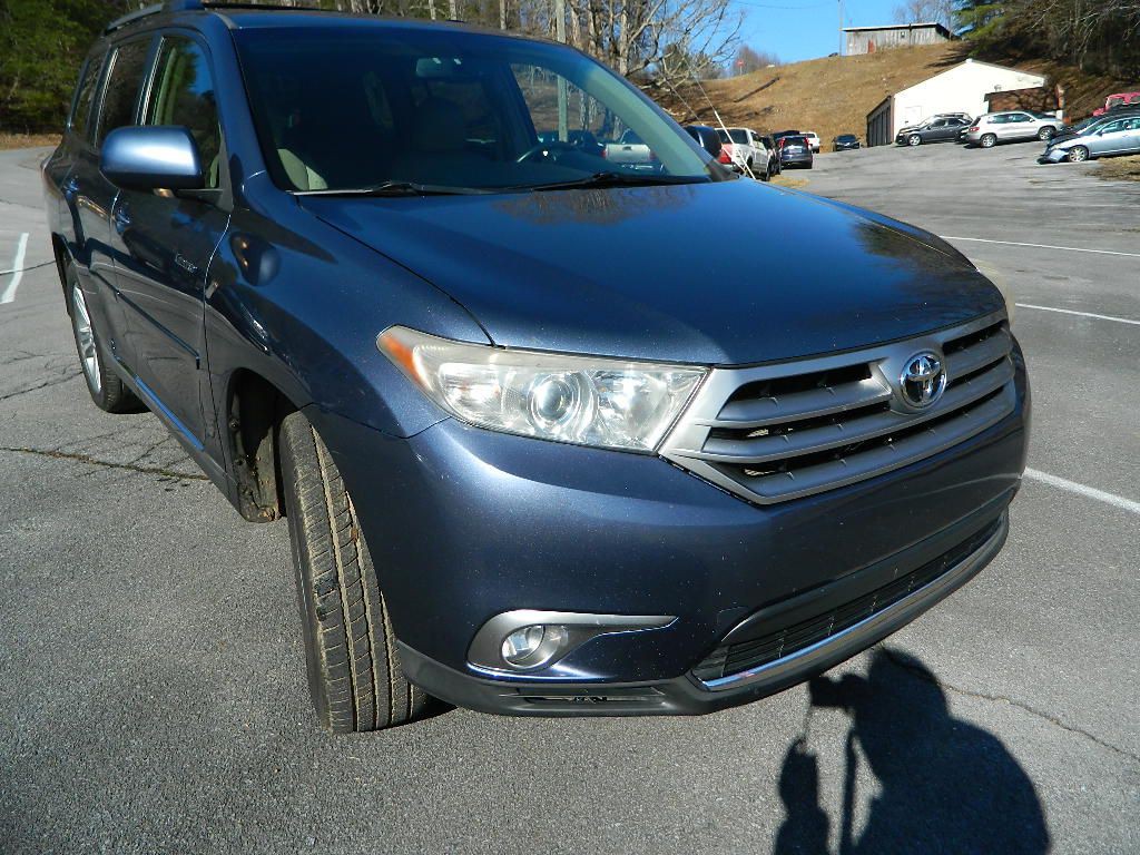 2013 Toyota Highlander Image 1