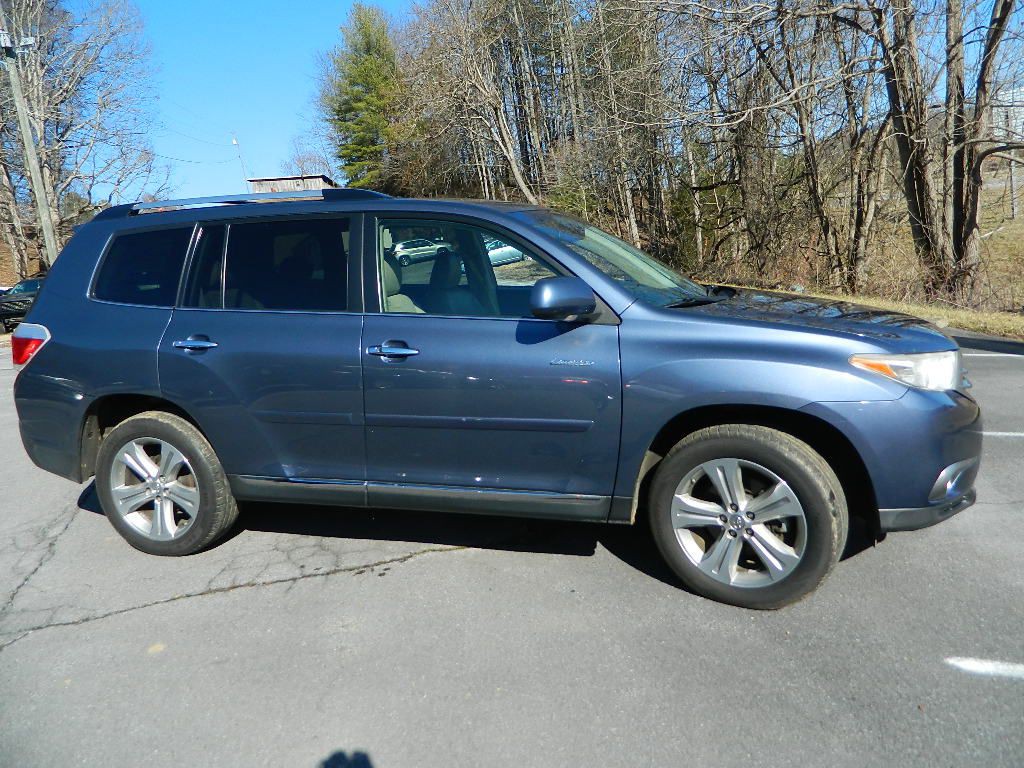 2013 Toyota Highlander Image 2