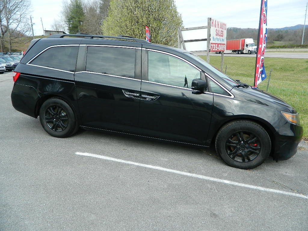 2011 Honda Odyssey Image 2