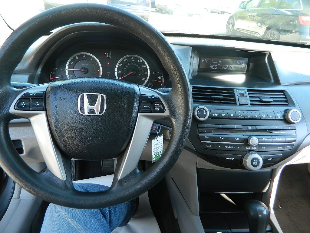 2009 Honda Accord Image 11
