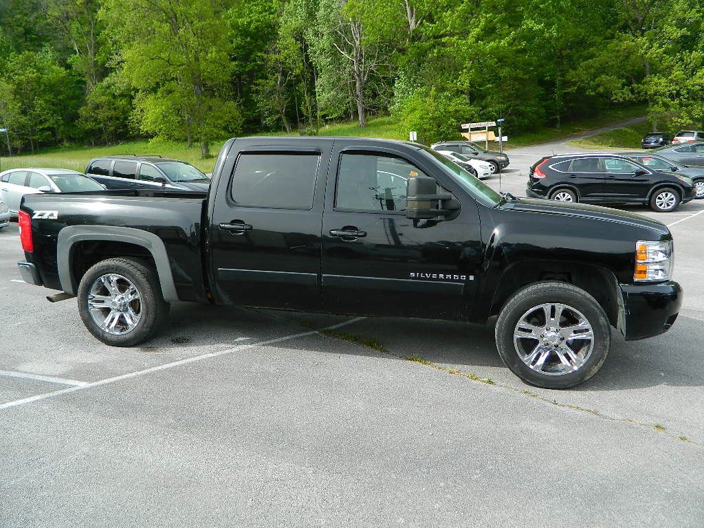 2007 Chevrolet Silverado 1500 Image 2
