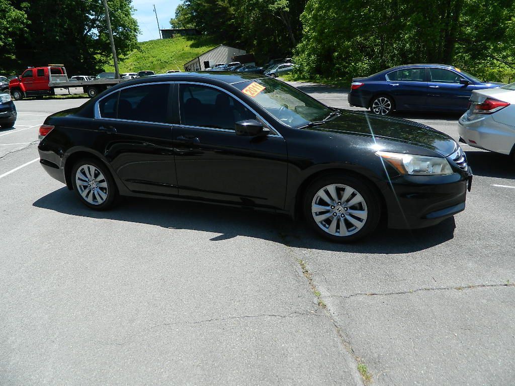 2011 Honda Accord Image 2