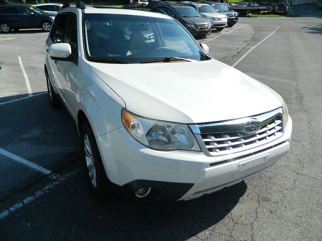 2013 Subaru Forester Image 1