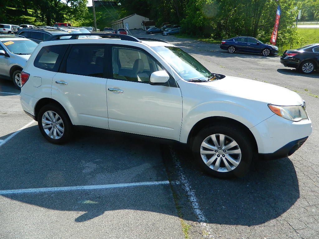 2013 Subaru Forester Image 2